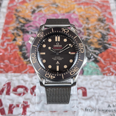 certified pre-owned Seamaster Diver 300M "007" James Bond edition reference 210.90.42.20.01.001 from 2021 in Geneva - Certified pre-owned - Minty Watches