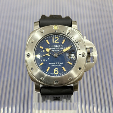 certified pre-owned Panerai Luminor Submersible 44mm Blue reference PAM00087 from 2003 in Geneva - Certified pre-owned - Minty Watches