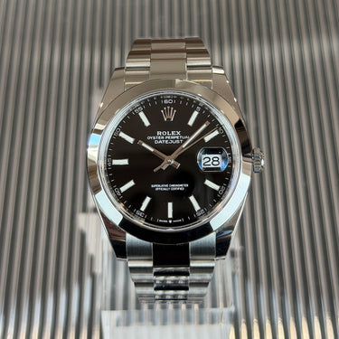 certified pre-owned Rolex Datejust Black dial 41mm reference 126300 from 2022 in Geneva - Certified pre-owned - Minty Watches