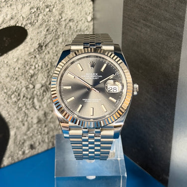 Pre-owned certified Rolex Datejust cadran"Rhodium" 41mm reference 126334 from 2021 in Geneva - Certified pre-owned - Minty Watches