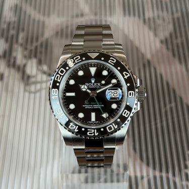 certified pre-owned Rolex GMT-Master II with oyster bracelet reference 116710LN from 2016 in Geneva - Certified pre-owned - Minty Watches