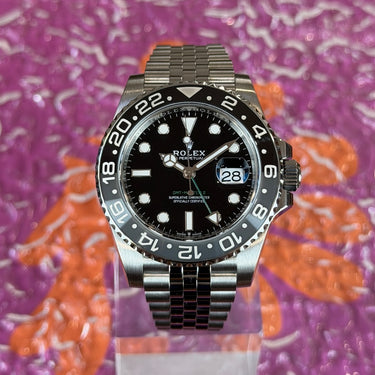 certified pre-owned Rolex GMT-Master II "Bruce Wayne" Jubilee reference 126710GRNR from 2025 in Geneva - Certified pre-owned - Minty Watches
