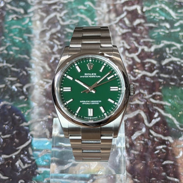 Pre-owned certified Rolex Oyster Perpetual with green dial in 36mm reference 126000 from 2025 in Geneva - Certified pre-owned - Minty Watches