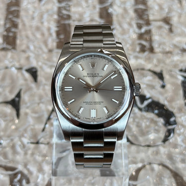 certified pre-owned Rolex Oyster Perpetual Silver dial 36mm reference 116000 from 2017 in Geneva - Certified pre-owned - Minty Watches