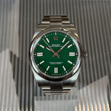 certified pre-owned Rolex Oyster Perpetual with green dial in 41mm reference 124300 from 2023 in Geneva - Certified pre-owned - Minty Watches