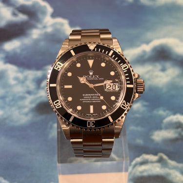Pre-owned certified pre-owned Rolex Submariner Date reference 16610 from 2001 in Geneva - Certified pre-owned - Minty Watches
