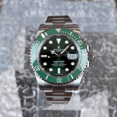 certified pre-owned Rolex Submariner "Hulk" reference 116610LV from 2019 in Geneva - Certified pre-owned - Minty Watches