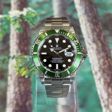 Pre-owned certified Rolex Submariner reference 16610 LV "Kermit" from 2005 in Geneva - Certified pre-owned - Minty Watches