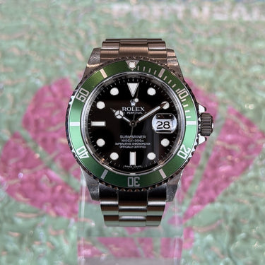 Pre-owned certified Rolex Submariner reference 16610 LV "Kermit" from 2009 in Geneva - Certified pre-owned - Minty Watches