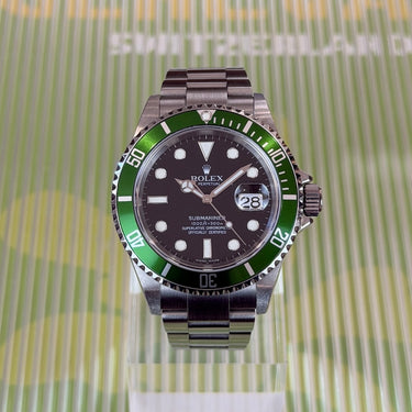 Pre-owned certified Rolex Submariner Unpolished reference 16610 LV "Kermit" from 2005 in Geneva - Certified pre-owned - Minty Watches