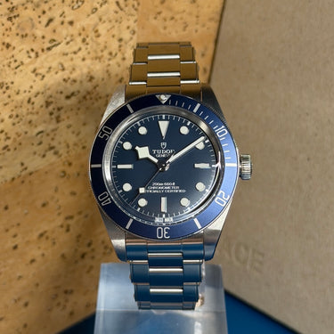 Pre-owned certified Tudor Black Bay 58 reference M79030B-0001 from 2024 in Geneva - Certified pre-owned - Minty Watches