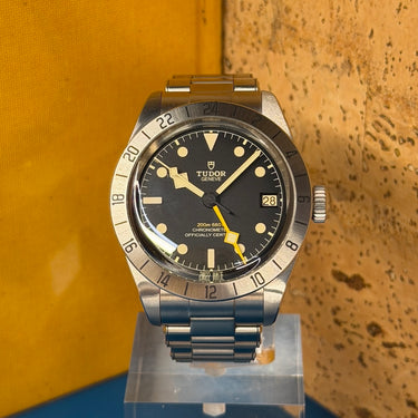 Pre-owned certified Tudor Black Bay Pro reference M79470-0001 from 2022 in Geneva - Certified pre-owned - Minty Watches