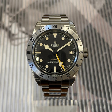 certified pre-owned Tudor Black Bay Pro 39mm reference M79470-0001 from 2022 in Geneva - Certified pre-owned - Minty Watches