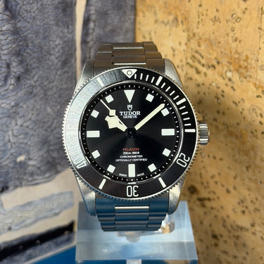 Pre-owned certified Tudor Pelagos 39 Titanium reference M25407N-0001 from 2023 in Geneva - Certified pre-owned - Minty Watches